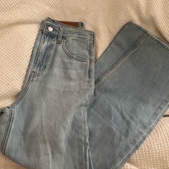 Levi’s High Loose Jeans - Picture 2 of 2